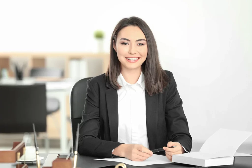 عکس خانم وکیل خارجی